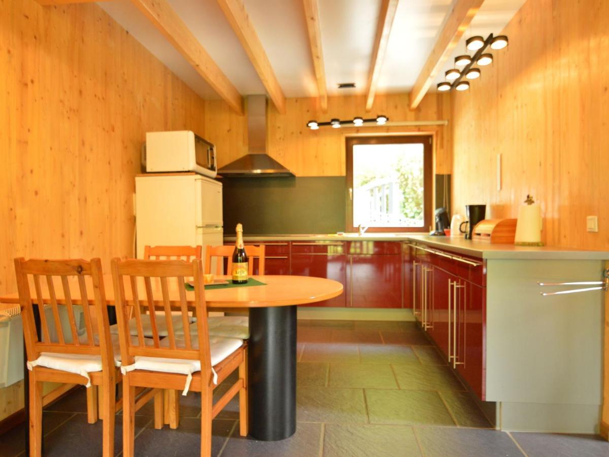 Comfortable Modern Chalet With Wood Finish Айвейл Екстериор снимка