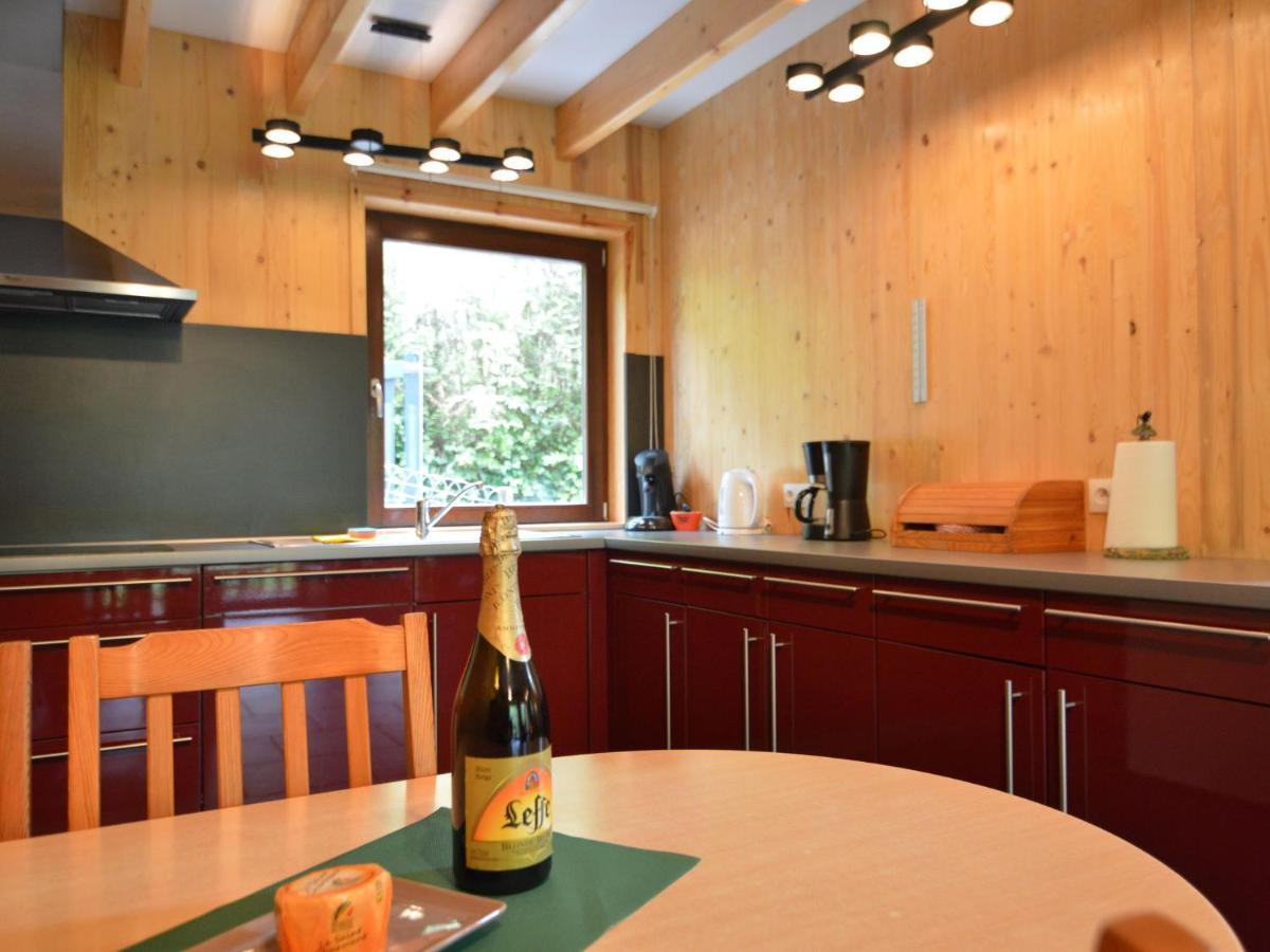 Comfortable Modern Chalet With Wood Finish Айвейл Екстериор снимка