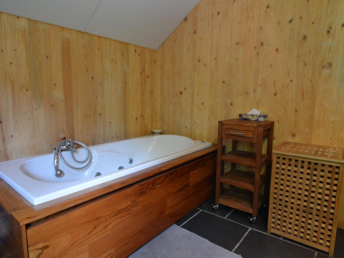 Comfortable Modern Chalet With Wood Finish Айвейл Екстериор снимка